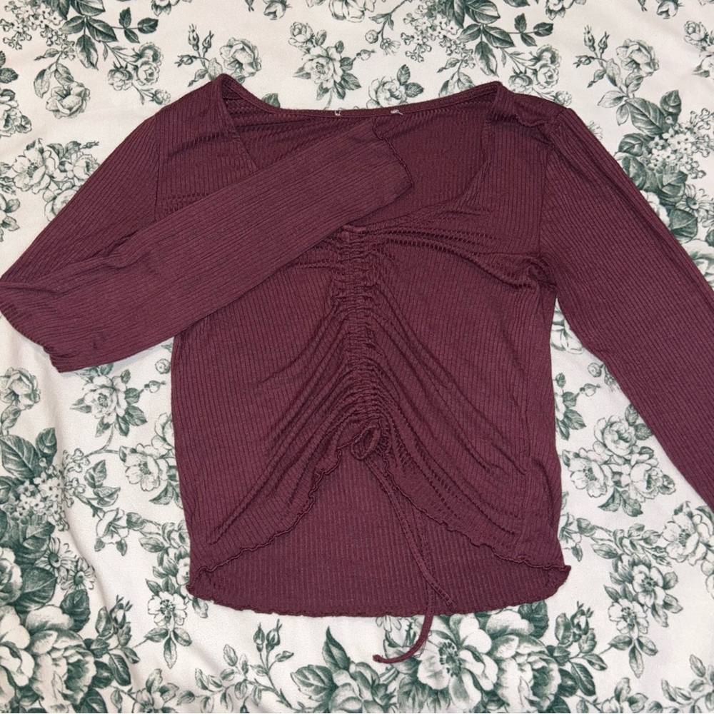 Maroon long sleeve scrunch top